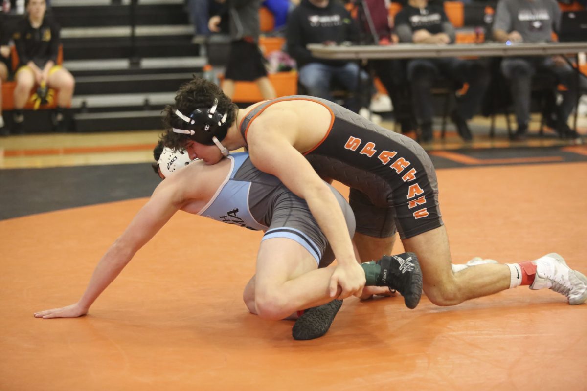 Solon&#8217;s David Karam battles South Tama&#8217;s Andres Lugo Jr.