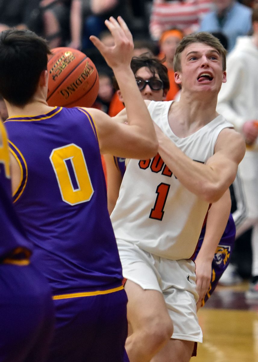 Jake Quillin drives to the basket in the 3A-4 Championship game Monday, Feb. 28, at Mount Vernon High School. photos by Chris Umscheid