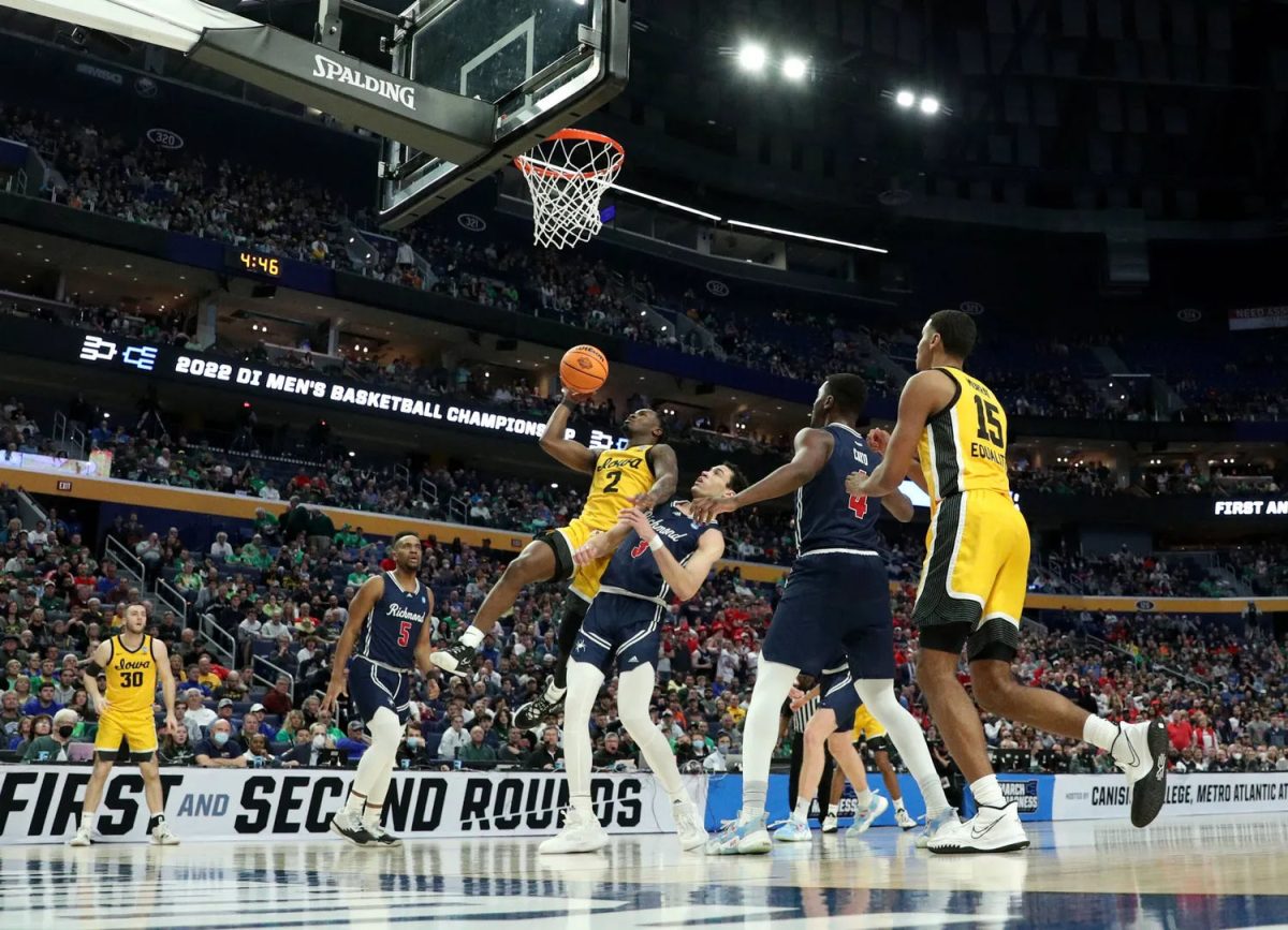 <p>Hawkeye guard Joe Toussaint puts up a shot against Richmond.</p>