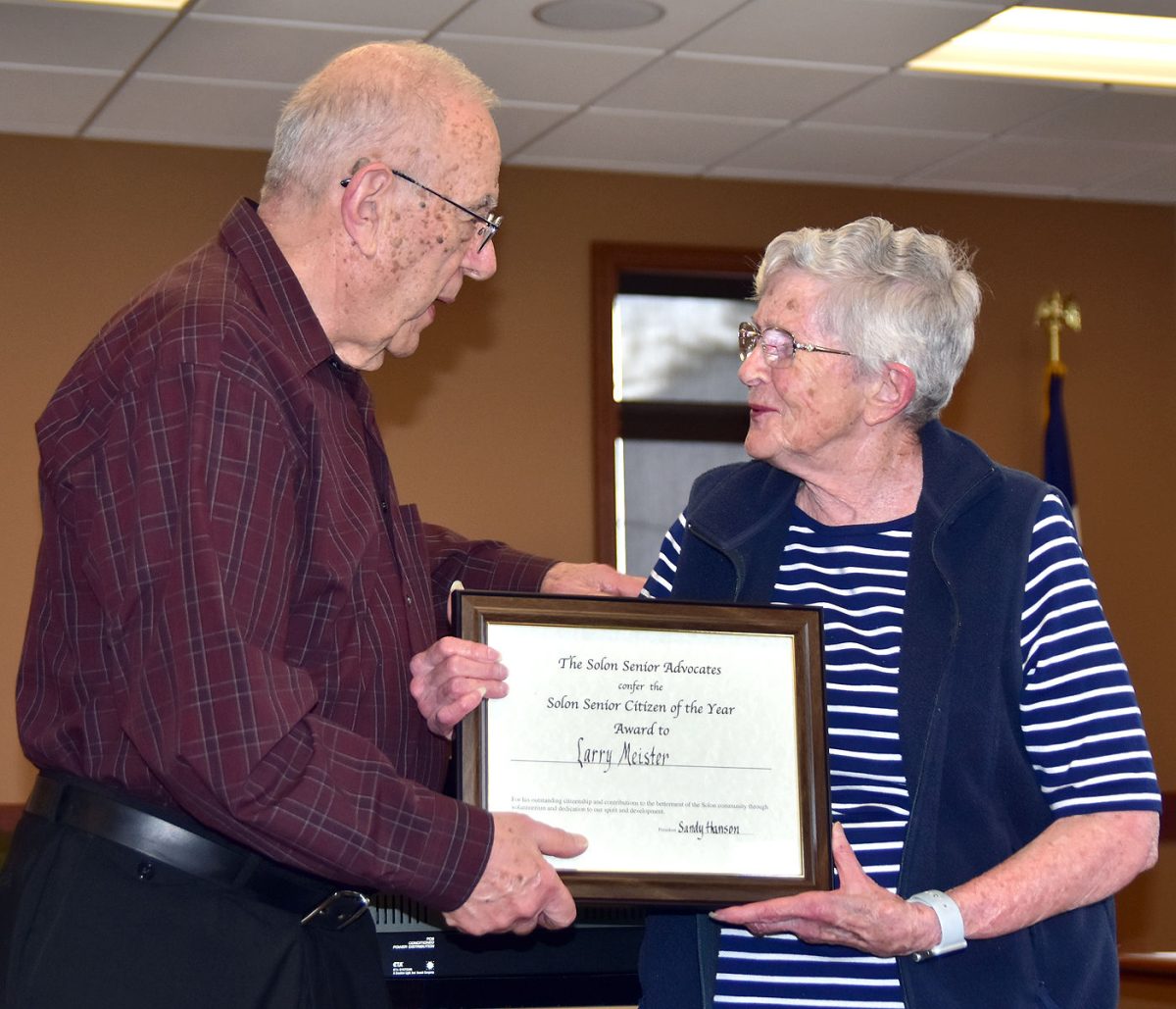 Sandy Hanson recently presented the Solon Senior Citizen of the Year Award to Larry Meister. Hanson received the honor in 2019.