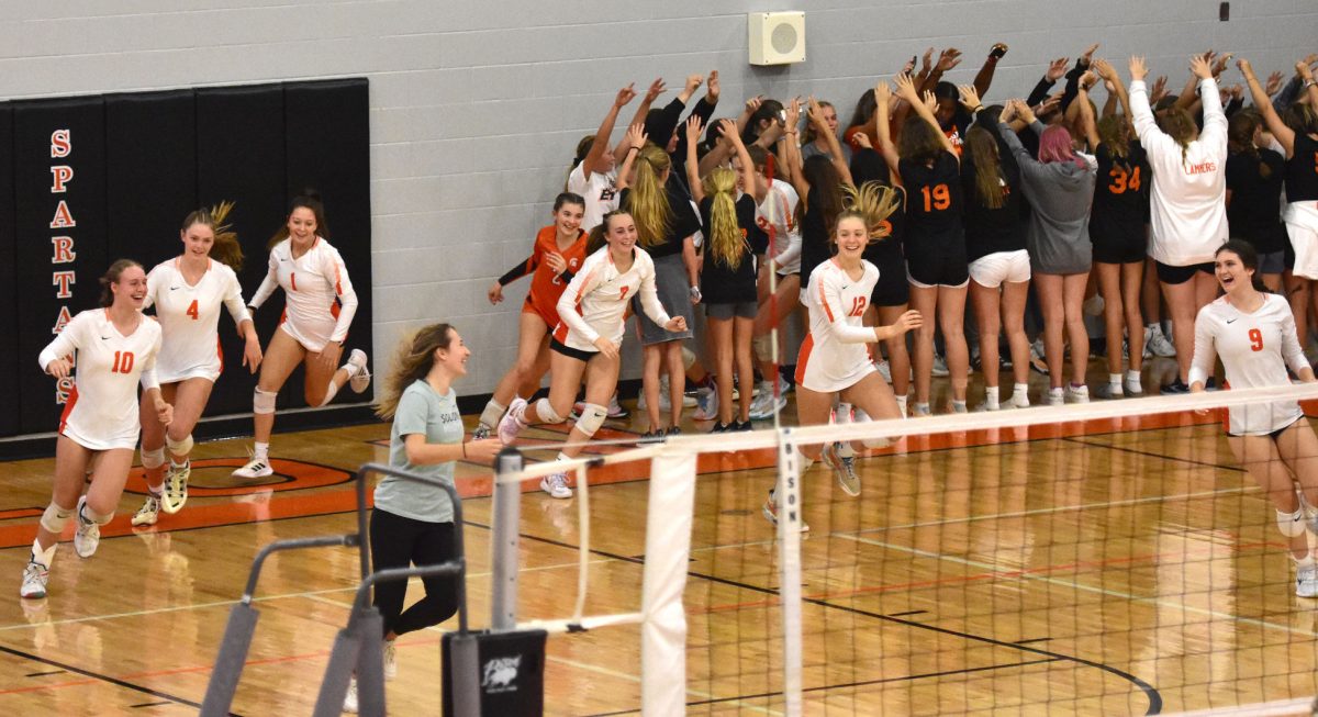 <p>Sophia Hoeper (10), Grace Erwin (4), Mik Langenberg (1), Kylee Klynn, Kennedey Whitford (2), Brianna Kerkove (7), Brynn Deike (12), and Delaney Bombei (9) take the floor before tangling with the Marion Wolves Tuesday, Sept. 20.</p>