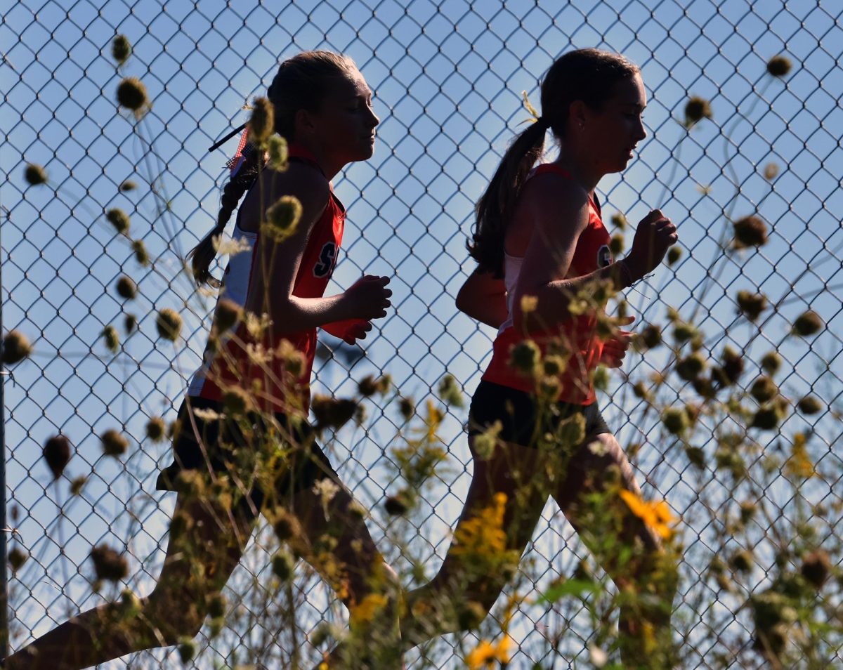 Freshman Kinley Mai and senior Sydney Dee each ran 21:16.8 with Dee being declared the third place finisher and Mai 4th in the girls race Saturday morning at the Anamosa Middle School for the Anamosa meet while the Lady Spartans edged out Washington for the team title.