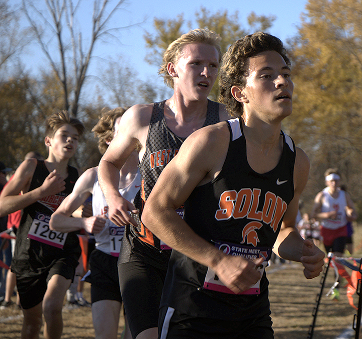 Freshman Anders Holmes leads a pack of runners in the Class 3A State Qualifier Meet last Wednesday at the SRNA. Holmes’ 15th-place finish in 17:05.6