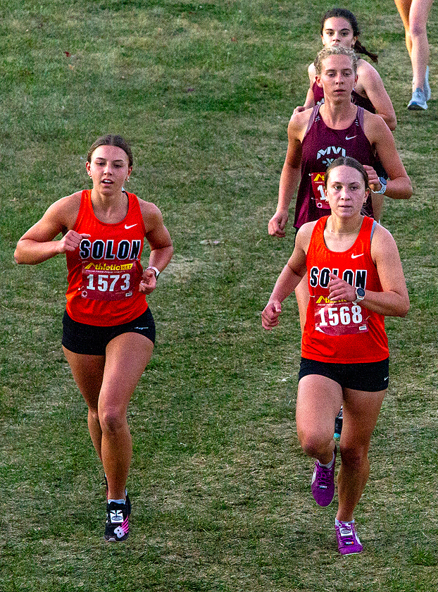 Livya Nelson, Sydney Dee, and
Kinley Mai run in a pack at the front of the race. The Lady Spartans placed second at the Williamsburg