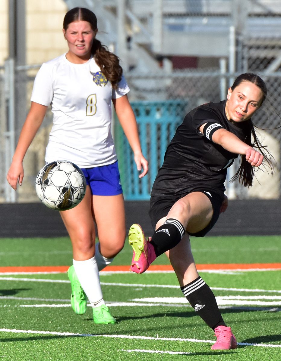 Senior Rose McAtee scored four
goals for Solon in a 9-0 shutout of the Benton Community Bobcats Tuesday,
April 28, at home.
