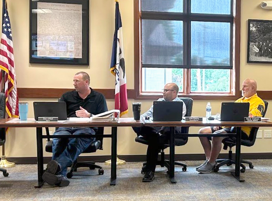 Mayor Dan O’Neil makes a point during the Wednesday, June 18 regular meeting of the Solon City Council as Council Members Cole Gabriel and Steve Duncan look on.