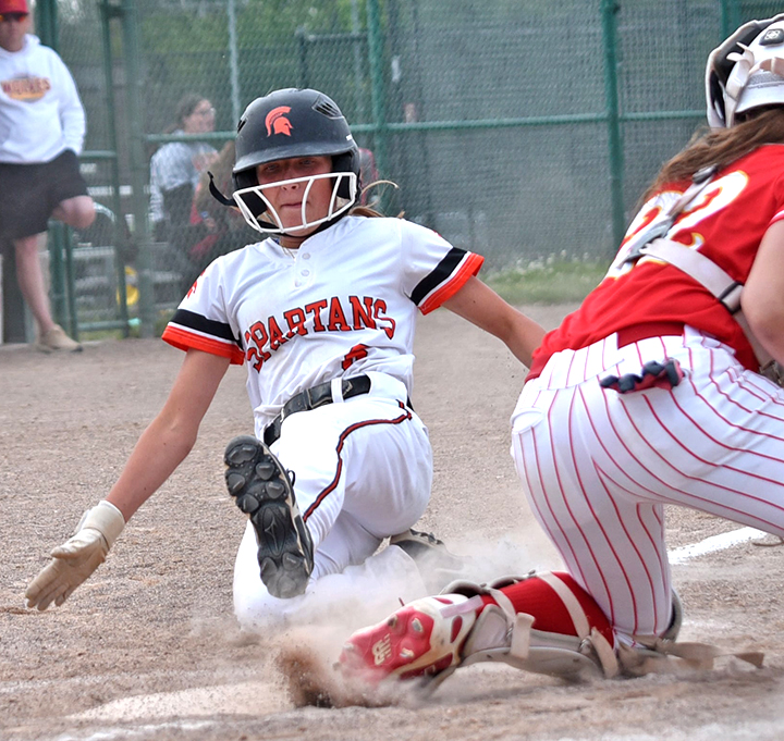 Harlow Meade (6) prepares to meet her doom at home
plate as Marion’s catcher receives the ball with which to
tag her.