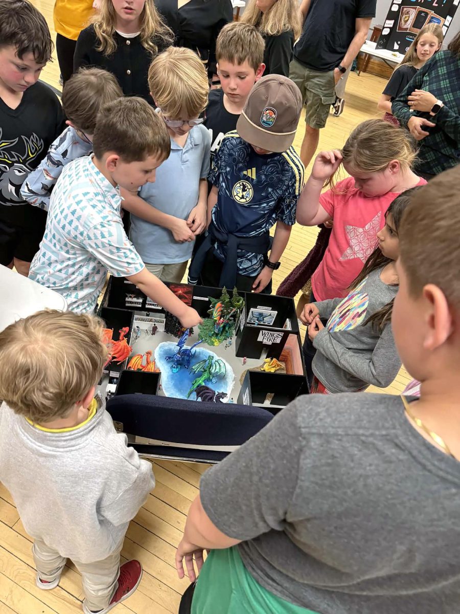 During 1st club presentation Kadyn Meyer presented his “Wings of Fire” exhibit to his fellow club members before the official convention took place. The exhibit features a wide variety of creative aspects.