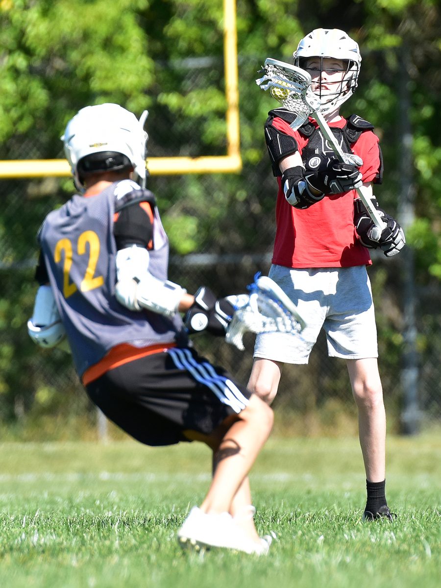 MJ Haege makes a catch during an intersquad scrimmage and practice session of the Kingfisher Lacrosse Club in 2022 at the SRNA. The sport continues to gain in popularity and has several Solon youth participating at multiple age levels.
Below: A player volleys the ball as he makes a run for the goal under pressure from two defenders.